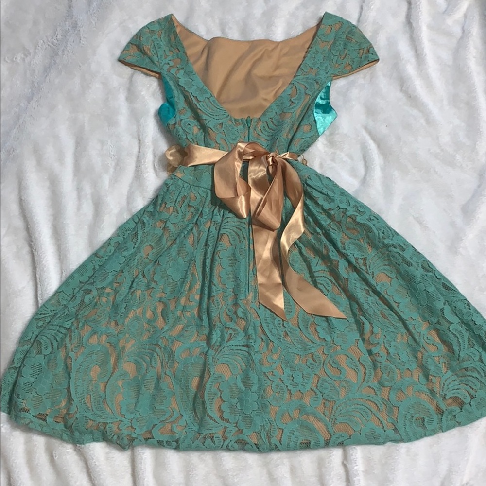 🌻Tween Dress - Picture 3 of 3
